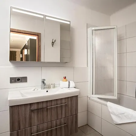 Schmitten 102 By Alp Lux - Opposite Lift Chalet *